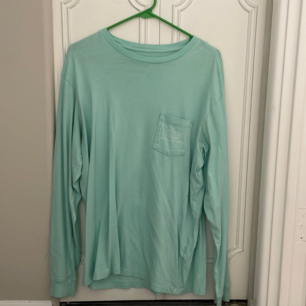 Long sleeve tee.